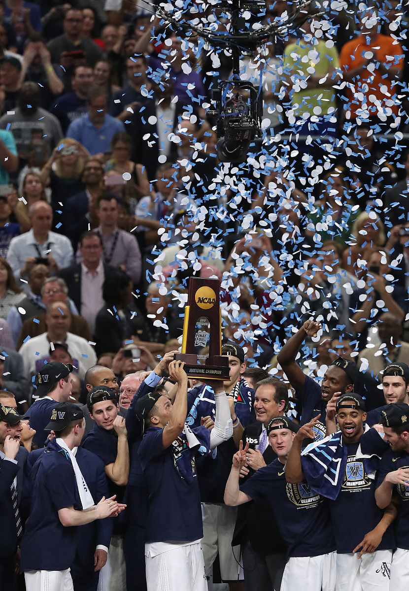 亚博中国官网-IG不断突破！，詹姆斯连续十场比赛得分超过夺冠引发球迷热议-亚博中国官网